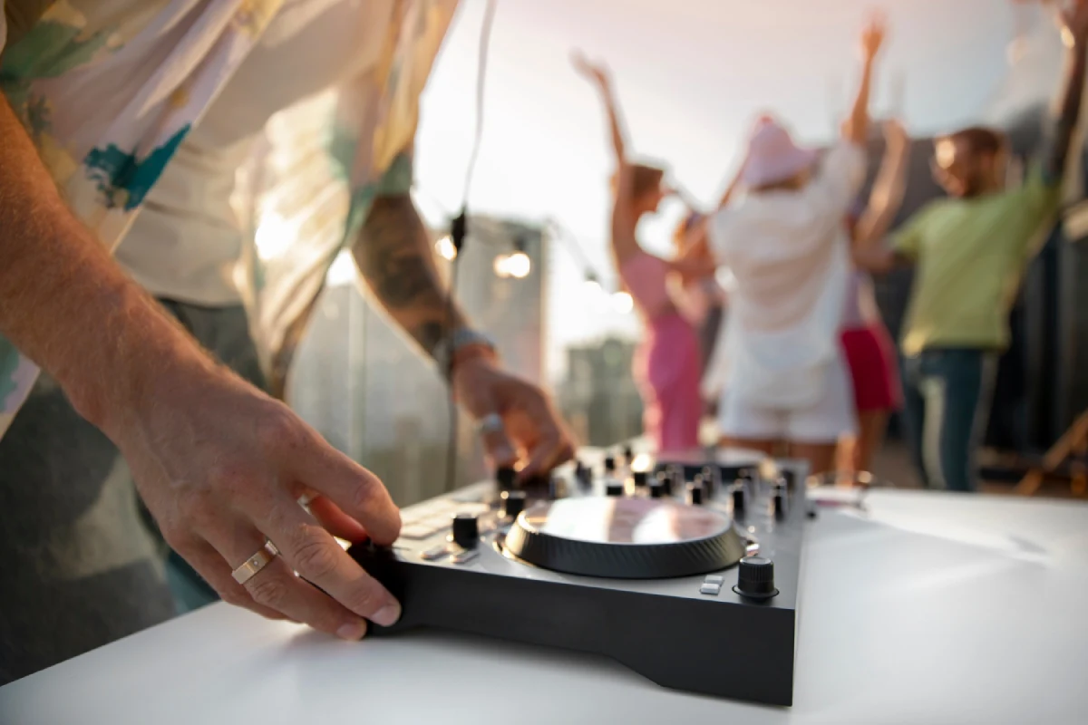 DJ para celebraciones en casa en Barcelona