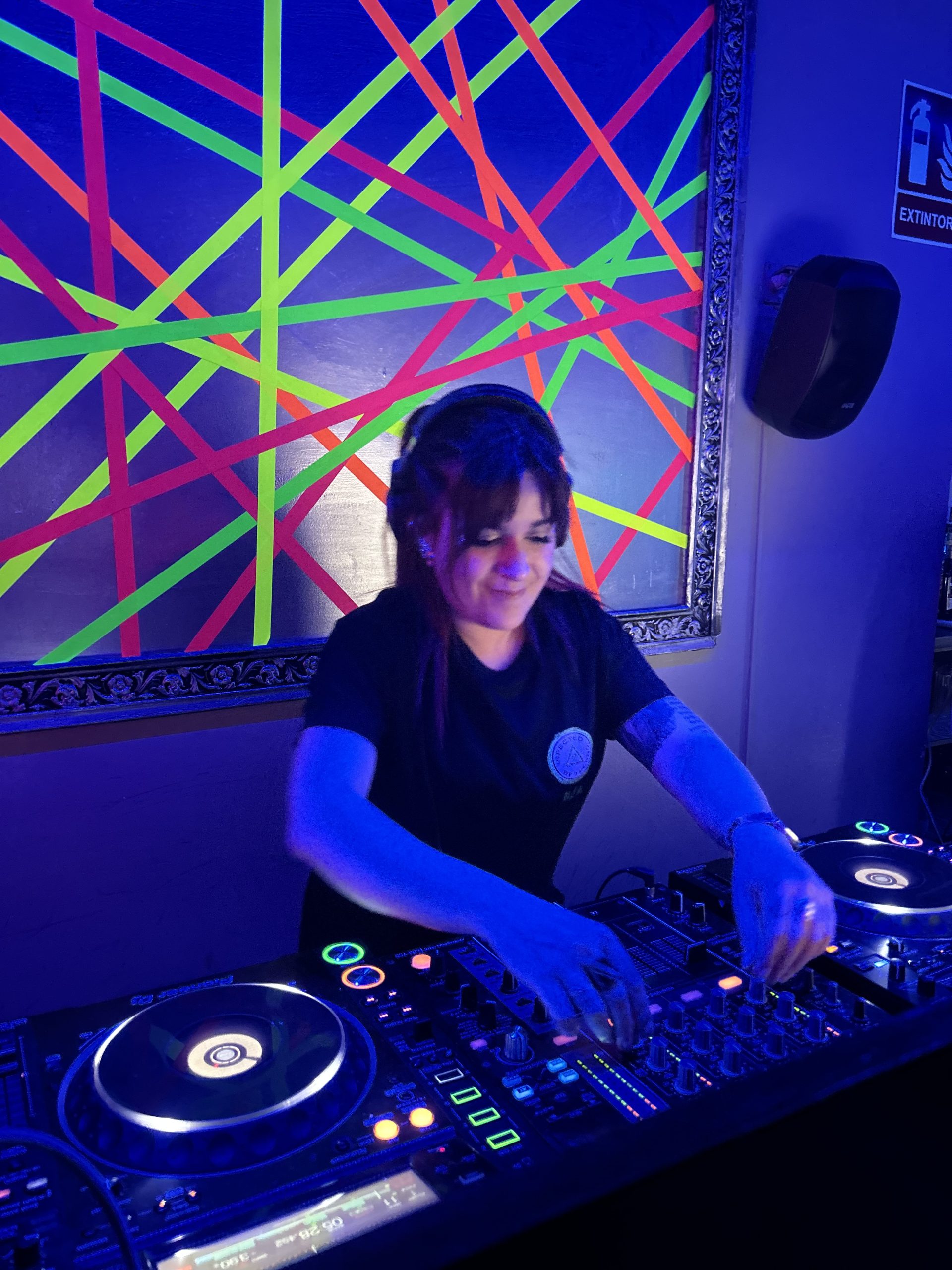 dj-nia