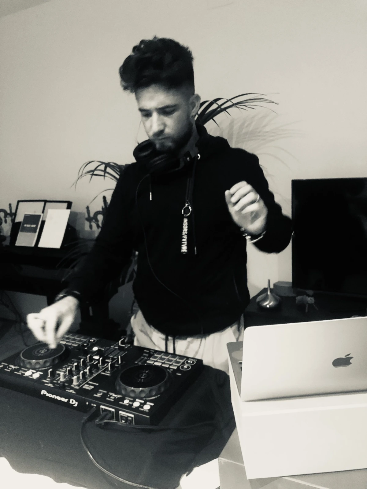 elegir el DJ adecuado para tu evento privado